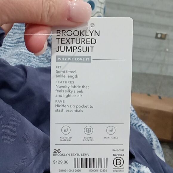 Athleta Brooklyn textured jumpsuit  in medieval Violet. Inseam 27" size 26 NWT - Picture 6 of 6